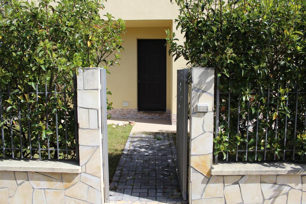 Casa Vacanze Roccella Beach Campofelice Di Roccella Bagian luar foto