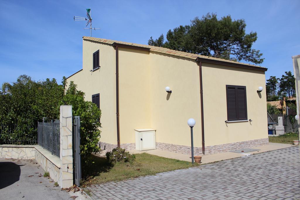Casa Vacanze Roccella Beach Campofelice Di Roccella Bagian luar foto