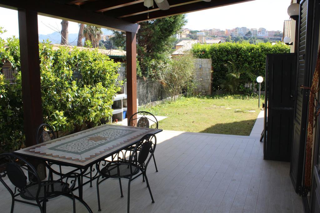 Casa Vacanze Roccella Beach Campofelice Di Roccella Bagian luar foto